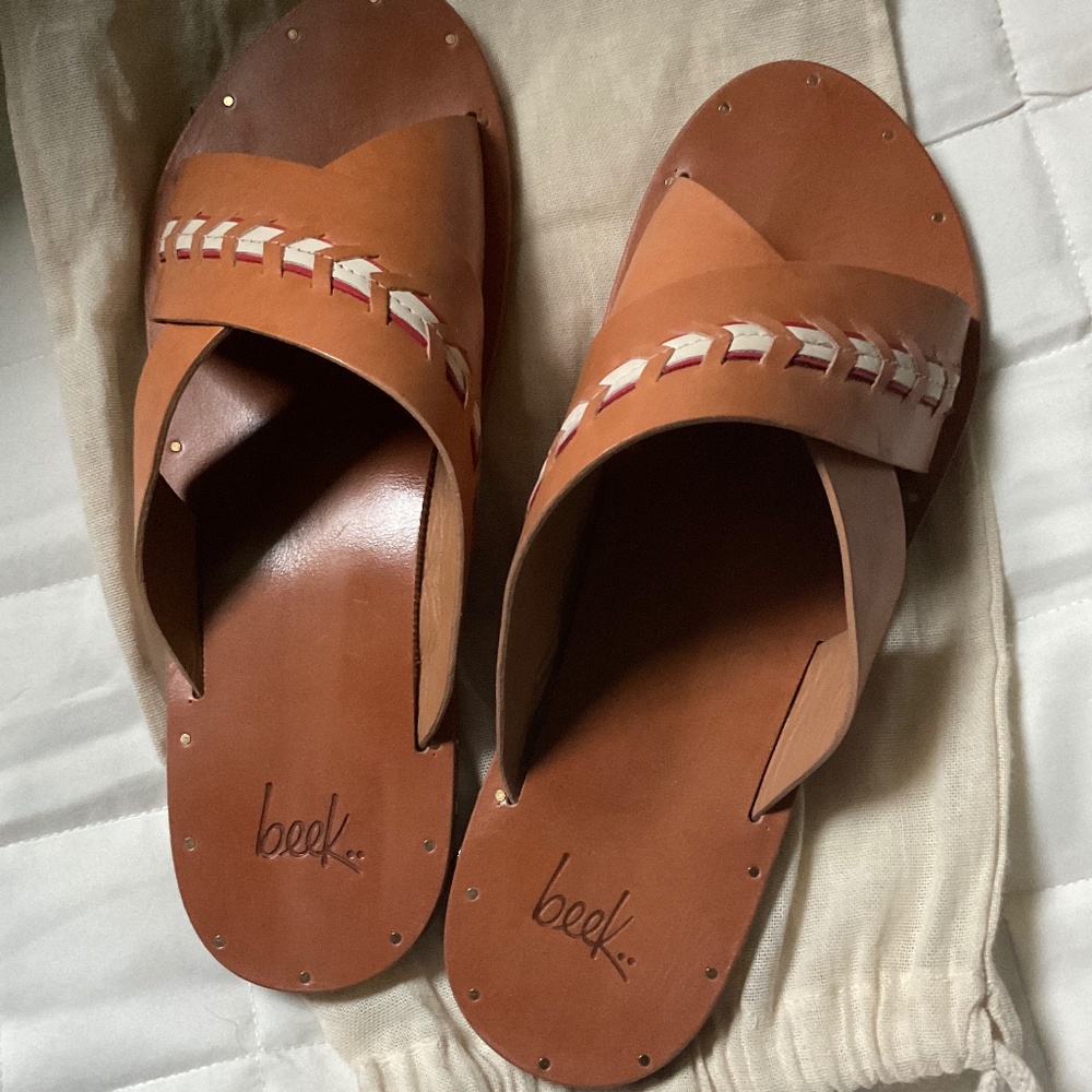 BEEK Chevron Sandal in Size 10